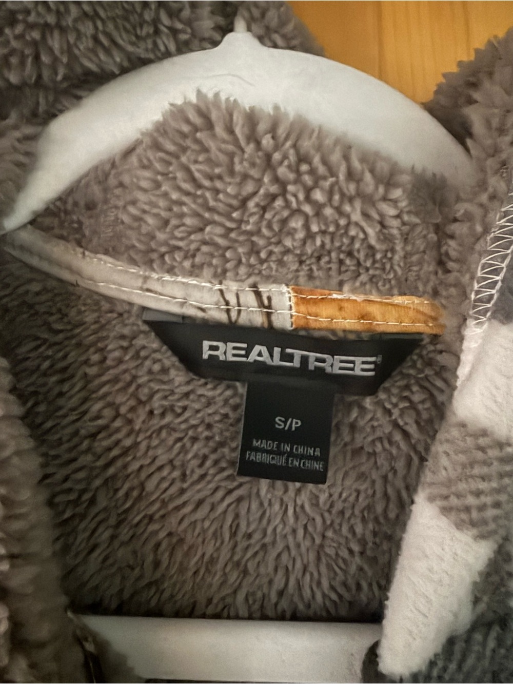 Realtree Plush Sherpa Jacket in Gray and White Small - Picture 3 of 8